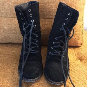 Steve Madden lace up suede booties